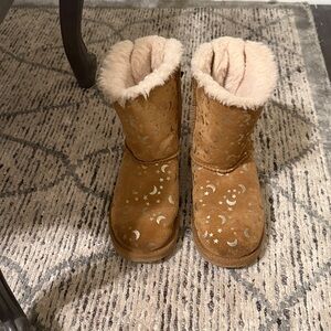 UGG Tan Boots K Bailey Bow Moon and Stars size 3